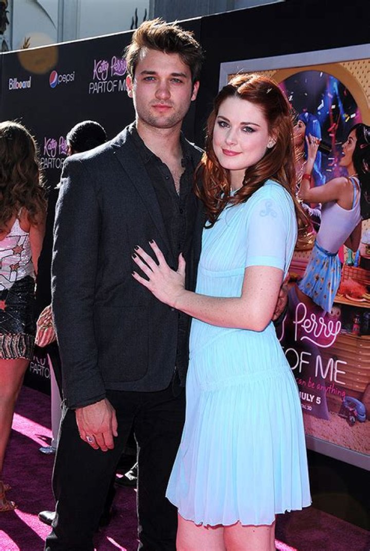 Alexandra Breckenridge Net Worth How Much is Breckenridge Worth? |