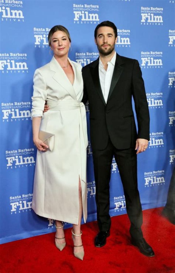 Emily VanCamp Net Worth How Much is VanCamp Worth? |