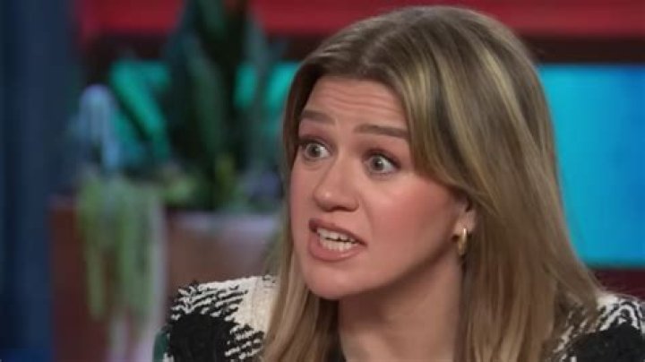 Kelly Clarkson Net Worth How Much is Clarkson Worth? |