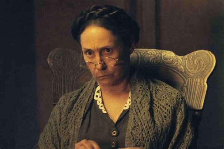 Laurie Metcalf Net Worth How Much is Metcalf Worth? |