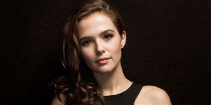 Zoey Deutch Net Worth How Much is Deutch Worth? |